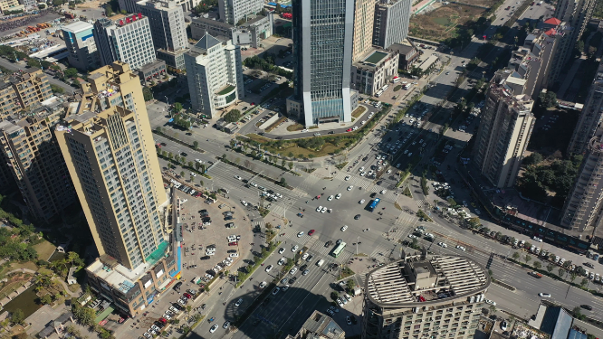 航拍城市密集建筑车流